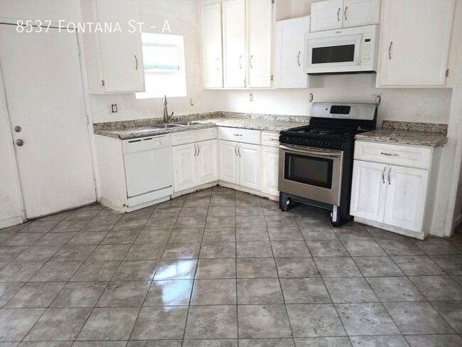 Building Photo - HOUSE FOR RENT IN DOWNEY