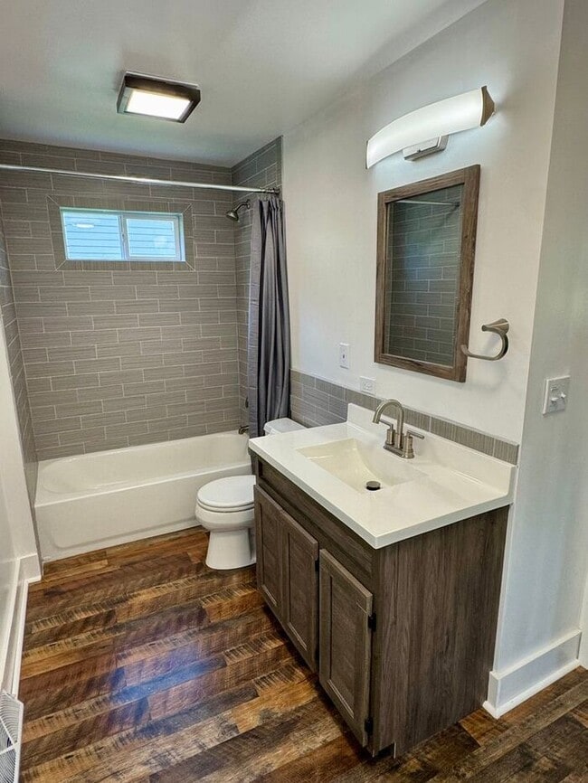Building Photo - Remodeled 2 bedroom home-Three Oaks