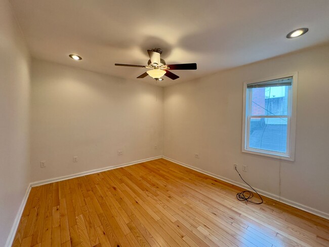 Building Photo - Apartment in Upper Fells Point!