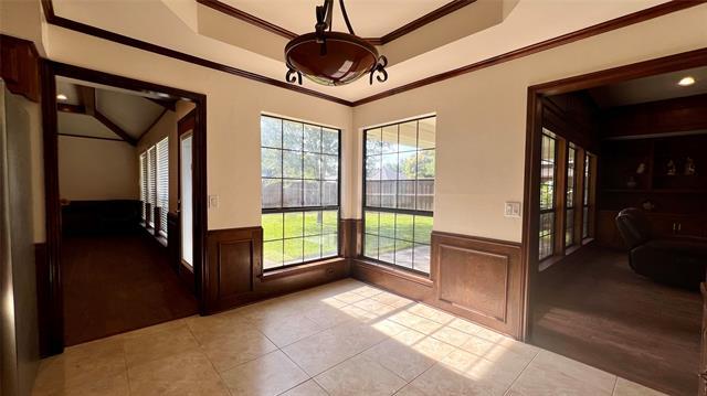 Building Photo - 3600 Interlaken Dr