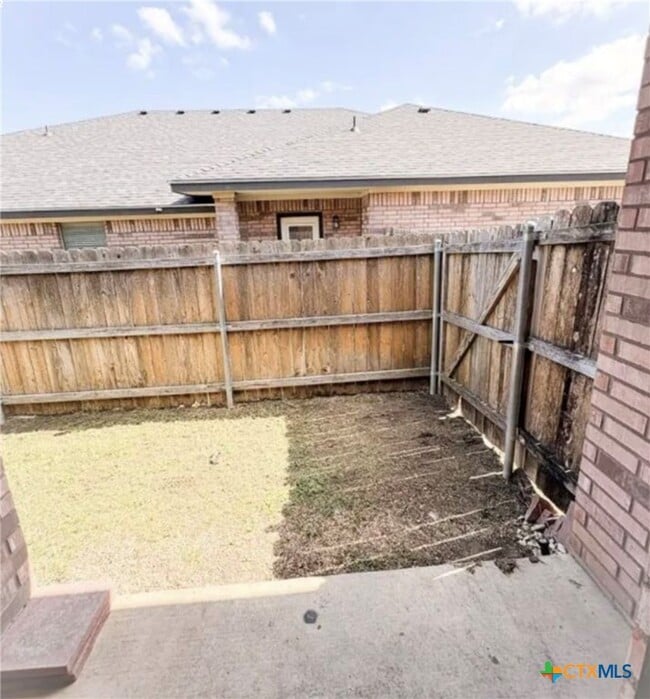 Building Photo - 614 B Karey Dr