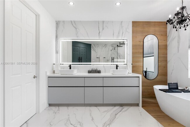 Building Photo - 9529 Eden Roc Ct