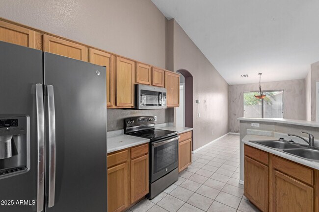Building Photo - 1642 E Desert Ln