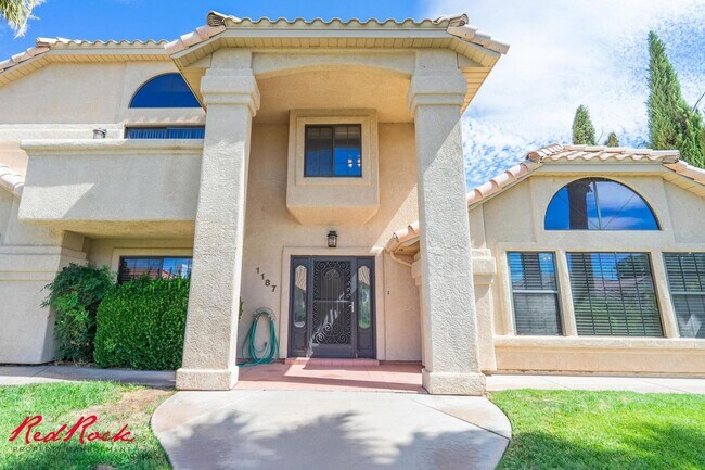 Building Photo - Spacious 6 Bedroom Home with a Balcony!