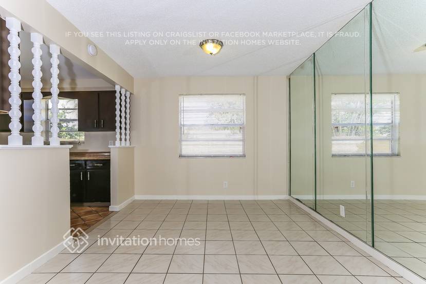 Building Photo - 4131 Ixora Ct S