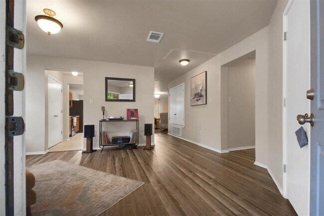 Building Photo - 18205 Topsail St