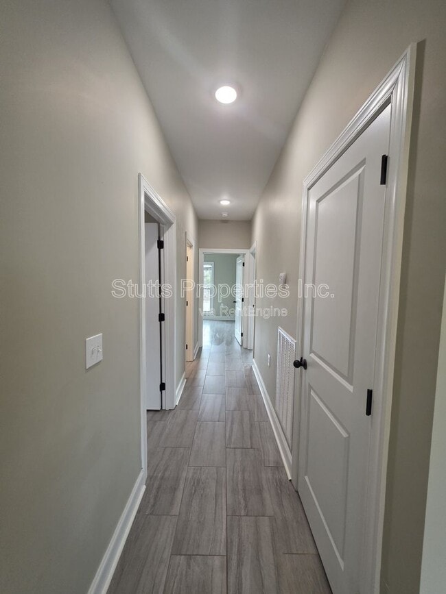 Building Photo - 304 Bentbrook Pl