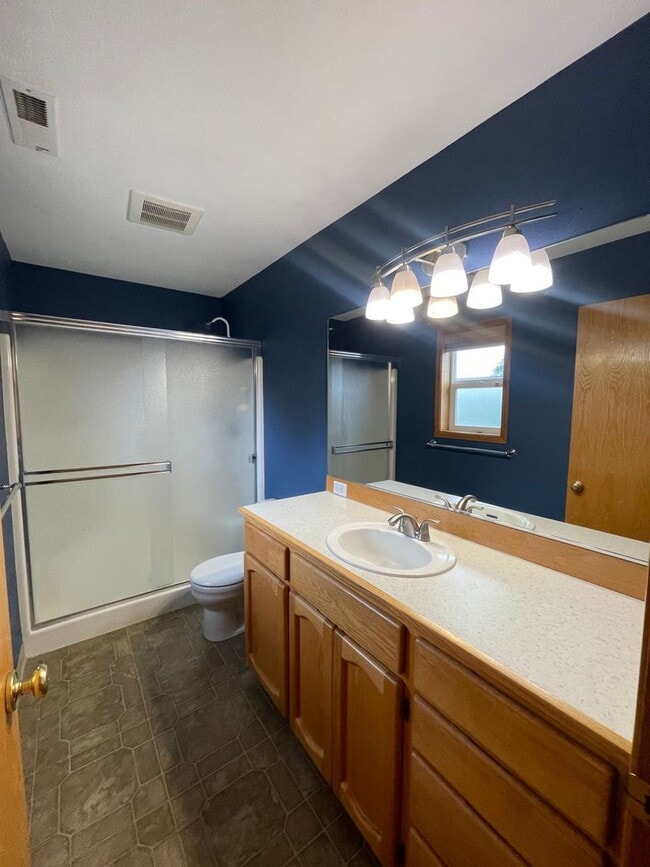 Building Photo - Two Story in Salmon Creek!