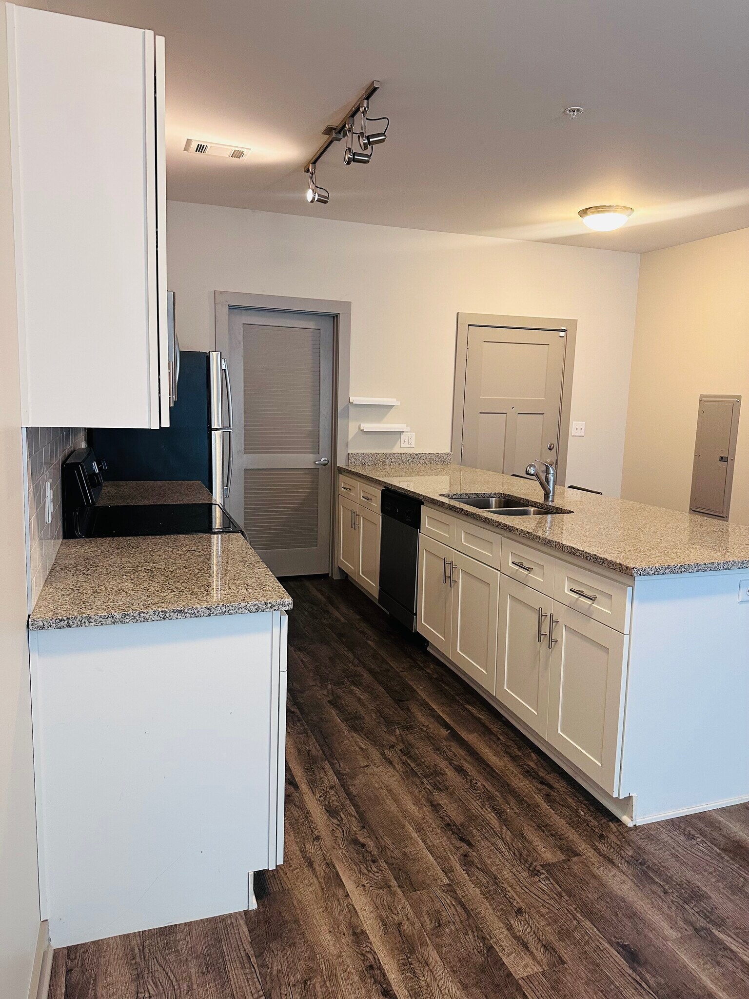 Building Photo - 782 Riverfront Pky