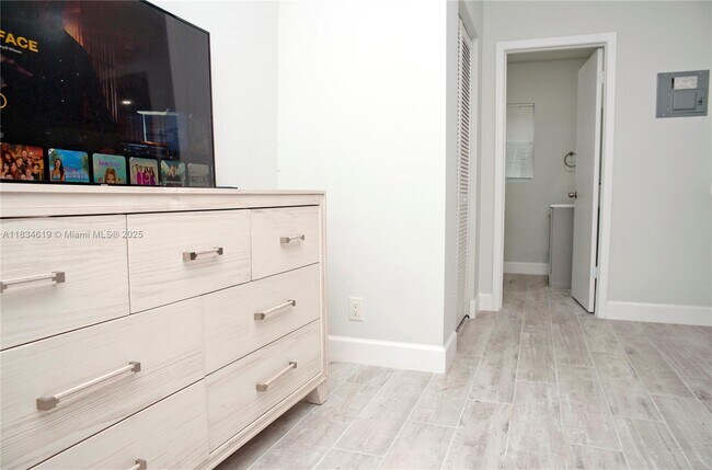 Building Photo - 4105 N Ocean Dr