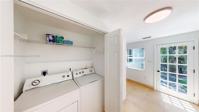 Building Photo - 7 Montilla Ave