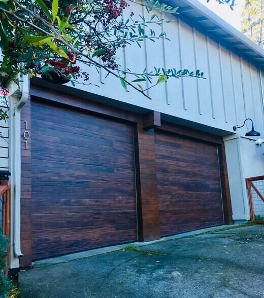 Building Photo - 101 Oak Springs Dr