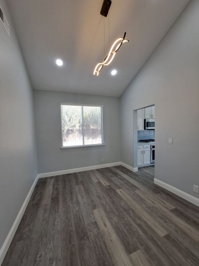 Building Photo - Beautiful 3 Bedroom Home for Rent in well ...