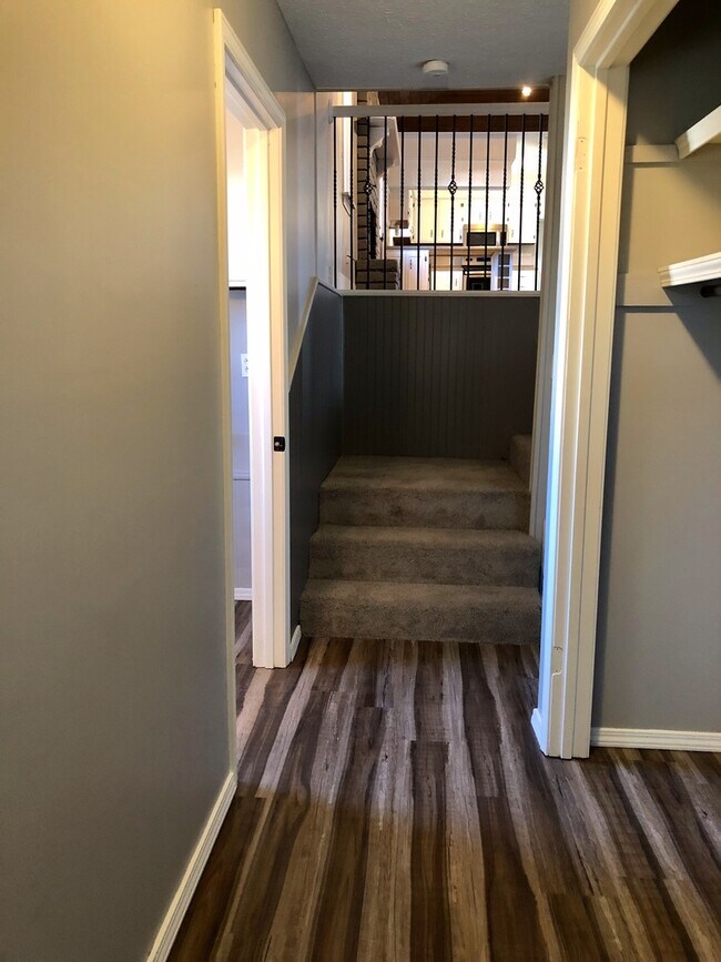 Building Photo - Beautiful  4 bedroom Remodeled Home in Ravenwood  Springfield MO