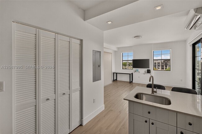 Building Photo - 4100 SW 64th Ave