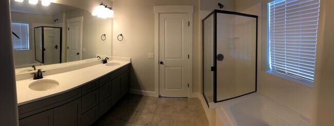 Building Photo - AMAZING HOME IN SOUGHT AFTER EXCHANGE DEVELOPMENT W/ 2 CAR GARAGE