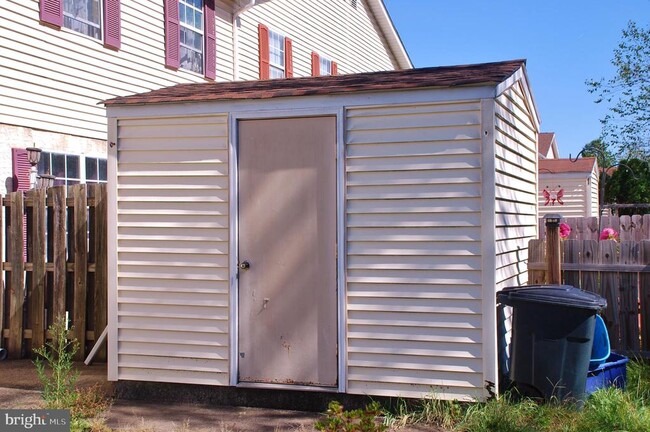 Building Photo - 49 Ivy Ct
