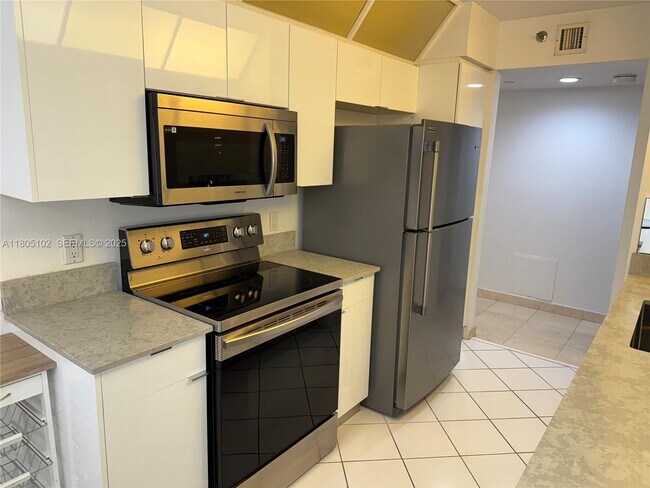 Building Photo - 1000 W Island Blvd