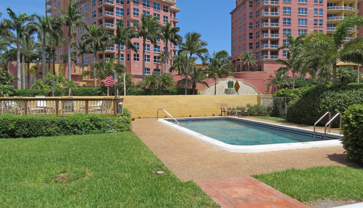 Building Photo - 2131 N Ocean Blvd