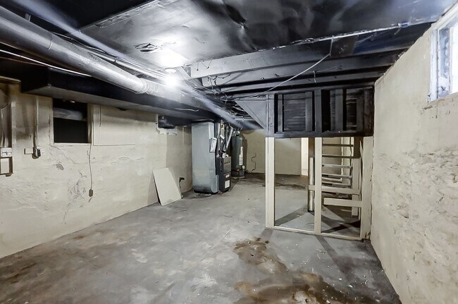 Building Photo - 512 Troy St