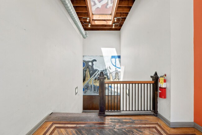 Building Photo - 1550 N Damen Ave