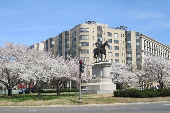 Building Photo - FREE RENT! Spectacular Scott Circle Solarium Studio Dupont-Logan