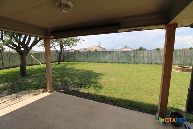 Building Photo - 3303 Solomon Dr