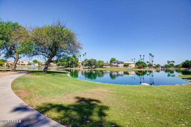 Building Photo - 1985 E Stephens Dr