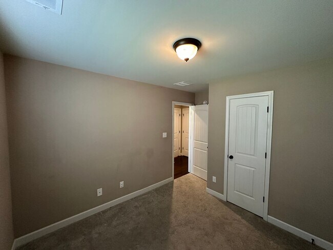 Building Photo - AVAILABLE NOW IN SOUTHAVEN! Spacious 4BR Home with Bonus Room & Fenced Yard