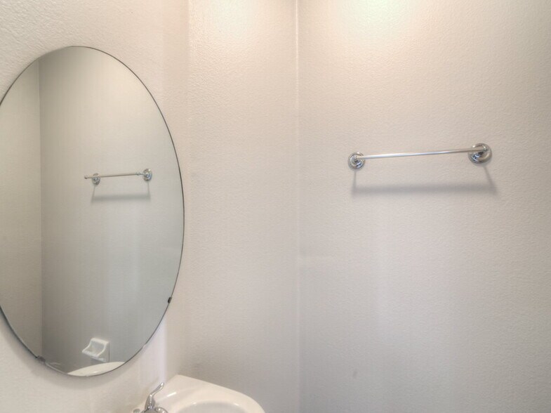 Building Photo - 553 Jasmine Bloom Dr