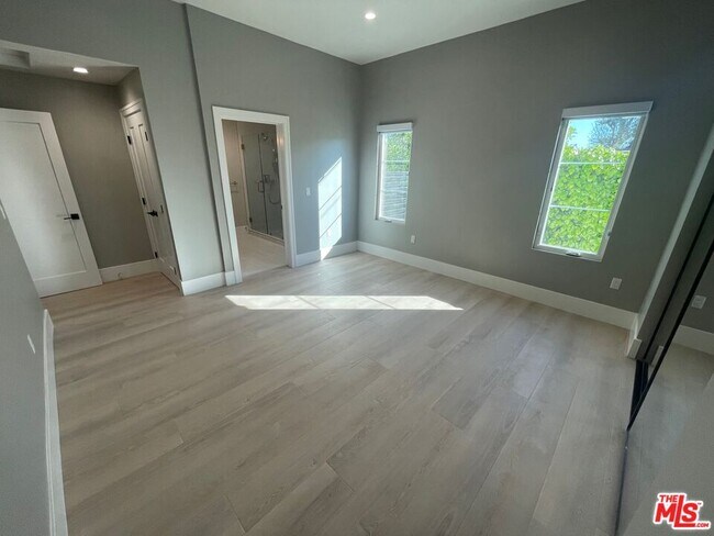 Building Photo - 5015 Redwillow Ln