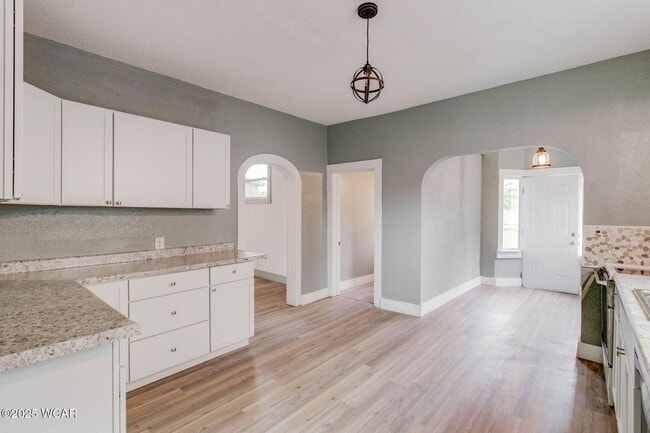 Building Photo - Beautiful and fully renovated Home for Rent