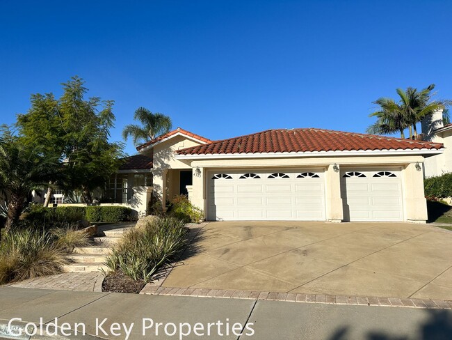 Building Photo - Stunning ocean-view home w/3-car garage in...