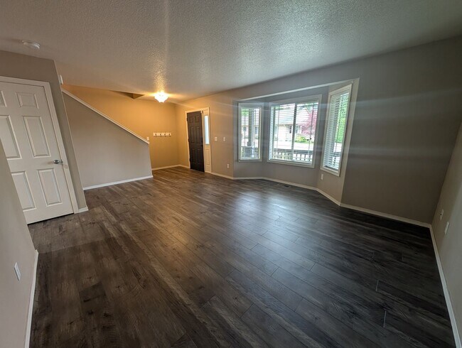 Building Photo - 7302 Hayworth Ave NE