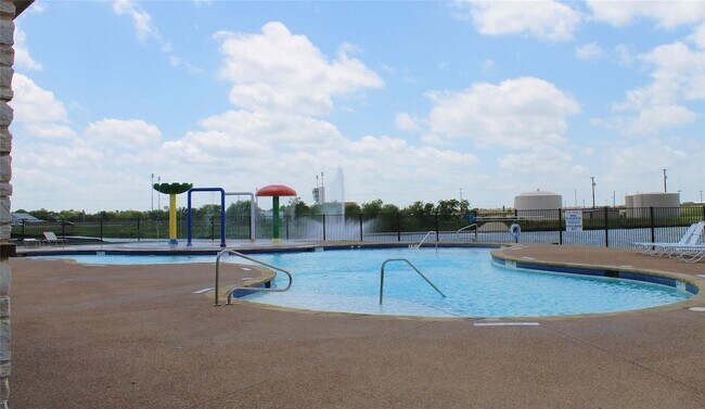 Building Photo - 1217 River Oak Ln