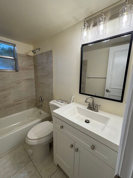 Building Photo - 116 Gardens Dr