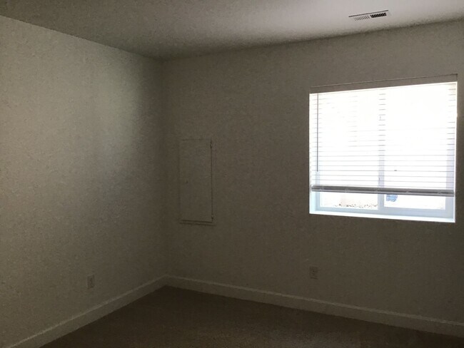 Building Photo - Beautiful home for rent between Parker and...