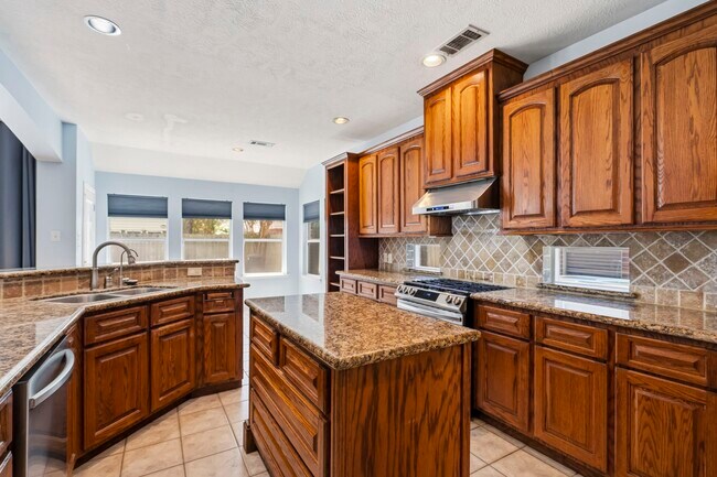 Building Photo - 2123 Mossy Trail Dr