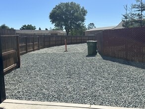 Building Photo - 10526 Sisters Ct