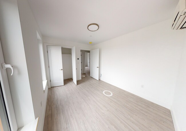 Building Photo - 24 Beacon St
