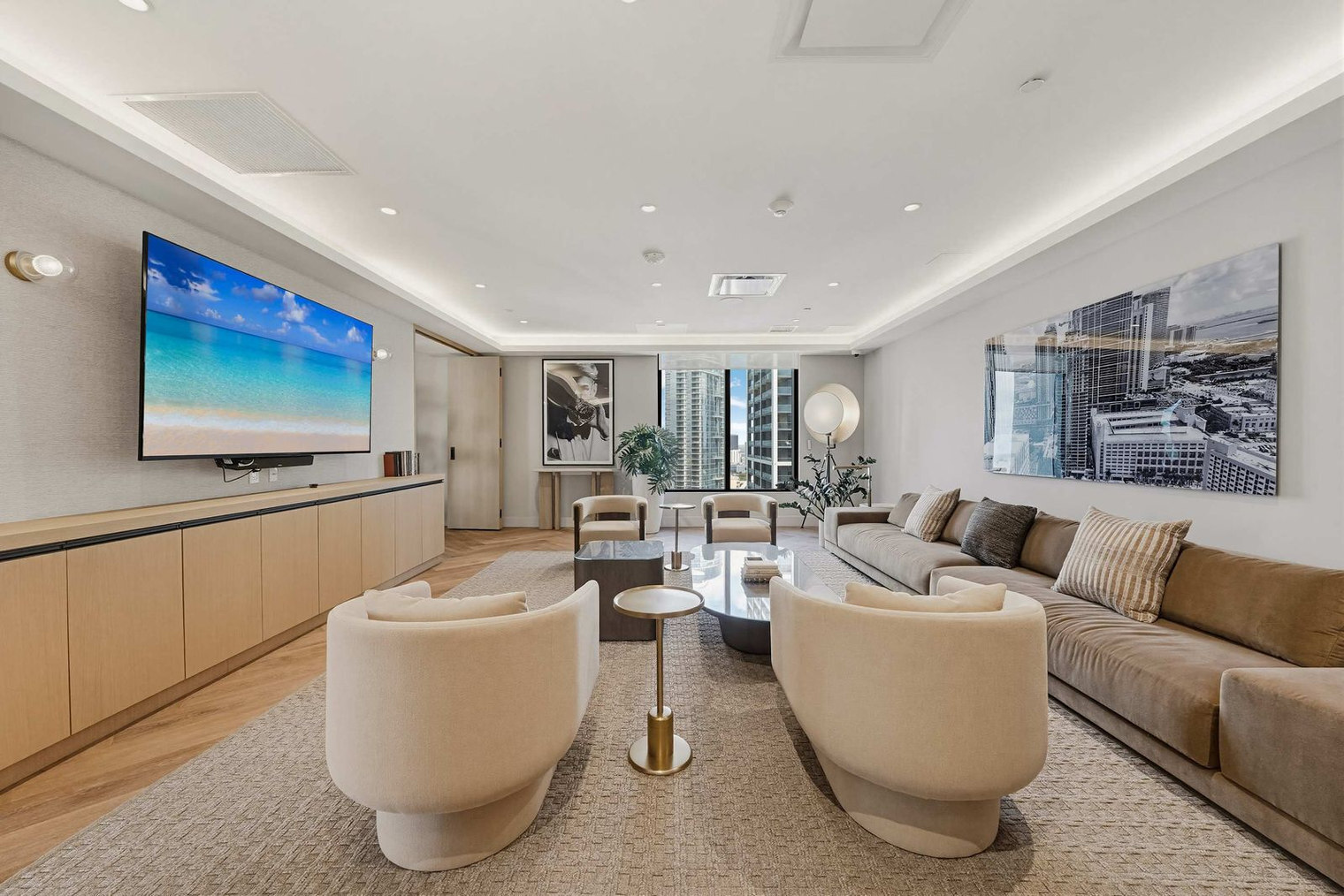 Building Photo - 121 NE 5th St