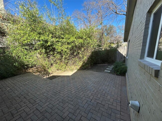 Building Photo - 2018 Gathright Cove