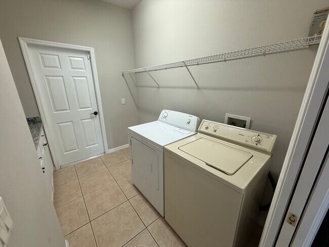 Building Photo - 3421 Home Town Ln