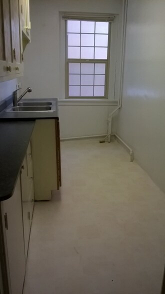 Building Photo - 440 N Park Ave