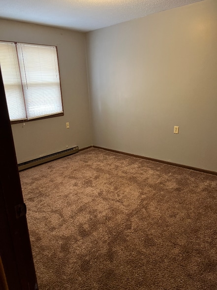 Building Photo - 504 Main St