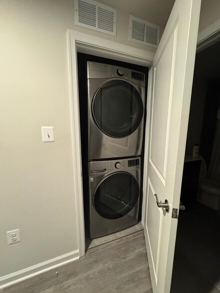 Building Photo - 10505 Neil Armstrong Way