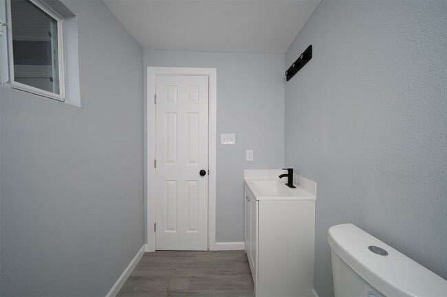 Building Photo - 1319 Bayou St