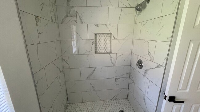 Building Photo - 3 Bedrooms • 2 Bathrooms • $1,275/mo