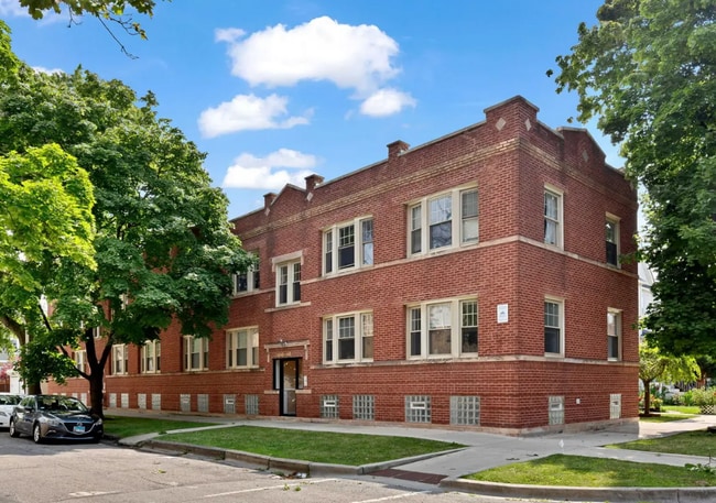 Building Photo - 3846 N Lamon Ave