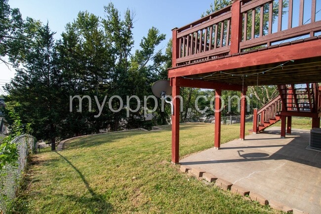 Building Photo - Spacious Omaha Home